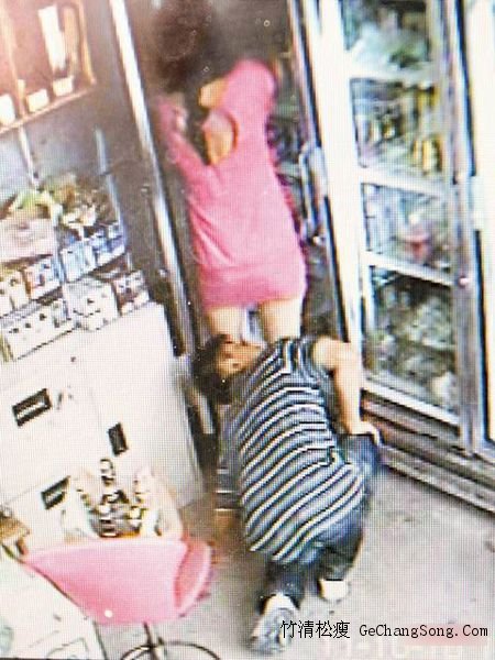 路店槟榔招色狼，西施不厌弄云裳。