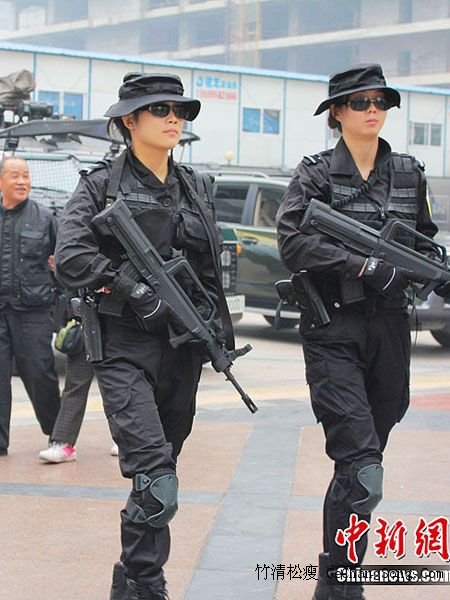 惯看寻常风月，笑谈别样风流。奇闻怪事遍神州，无数空前绝后。